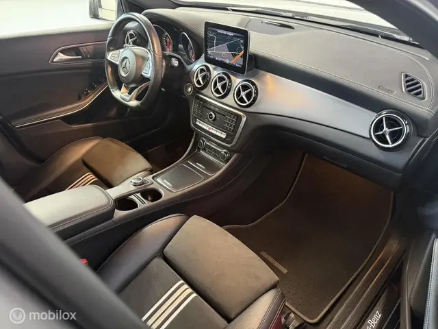 Mercedes-Benz A-Klasse 180 Edition AMG 2018 Benzine 19