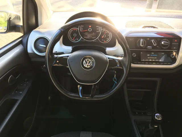 Volkswagen up! 1.0 BMT high up! 2018 Benzine 14