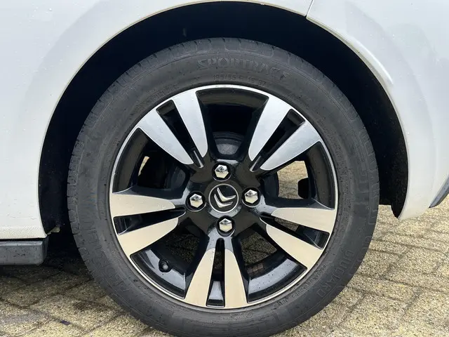 Citroën DS3 Cabrio 1.2 VTi Chic 2013 Benzine 6