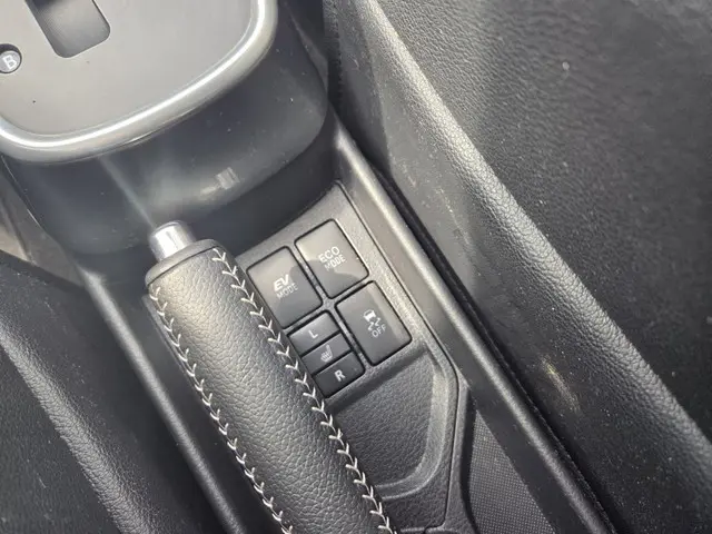 Toyota Yaris 1.5 Hybrid Dynamic 2015 Hybride Benzine 7