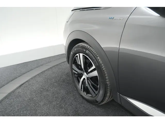 Peugeot 3008 HYbrid4 300 GT 2023 Hybride Benzine 20