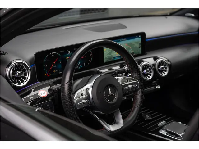 Mercedes-Benz A-Klasse 180 D AMG Pakket | 2018 Diesel 10