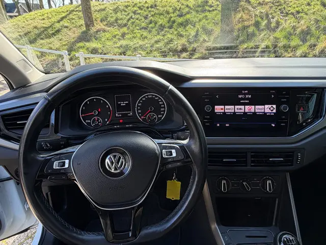 Volkswagen Polo 1.0 TSI Comfortline camera 2020 Benzine 14