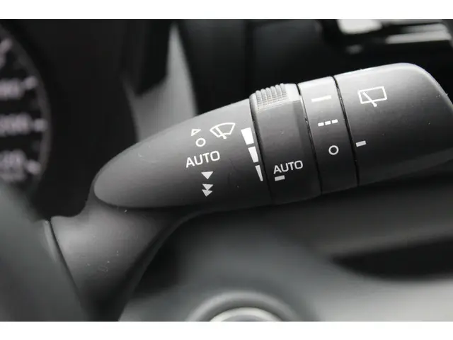 Toyota Yaris 1.5 Hybrid Dynamic 2023 Hybride Benzine 23