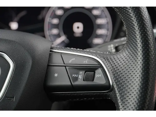 Audi Q3 45 TFSI e S edition 2021 Hybride Benzine 31