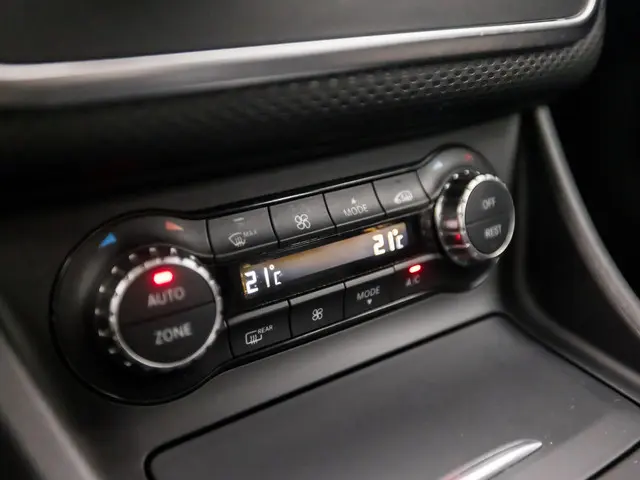 Mercedes-Benz A-Klasse 180 Black Sport 2013 Benzine 11