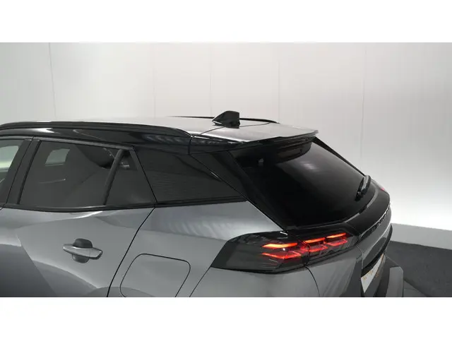 Peugeot 2008 PureTech 130 EAT8 GT 2024 Benzine 25