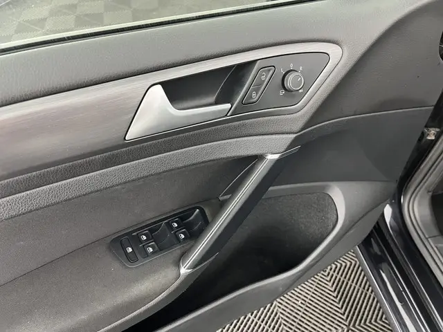 Volkswagen e-Golf {SOH-88%} 2019 Elektrisch 23