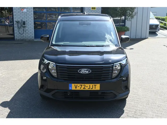 Ford Transit Courier 2