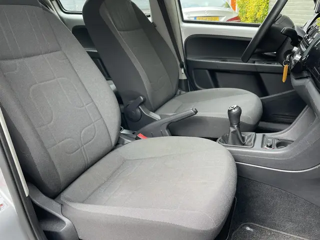 Volkswagen up! 1.0 MOVE UP! BLUEMOTION 2014 Benzine 6