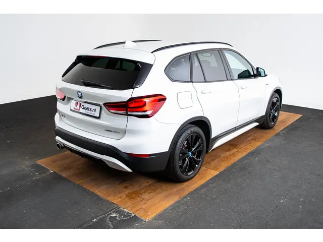 BMW X1 xDrive25e High Executive 2022 Hybride Benzine 11