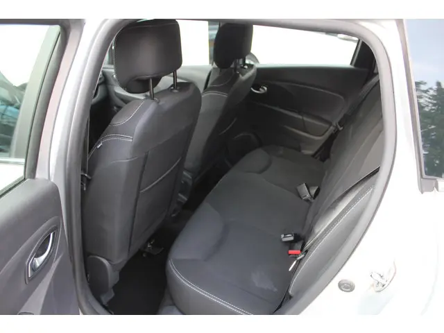 Renault Clio Estate 0.9 TCe Limited 2020 Benzine 22