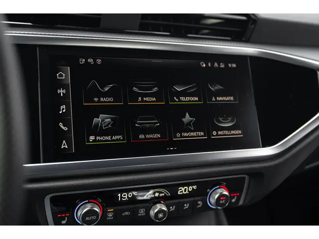 Audi Q3 45 TFSI e S edition 2024 Hybride Benzine 18