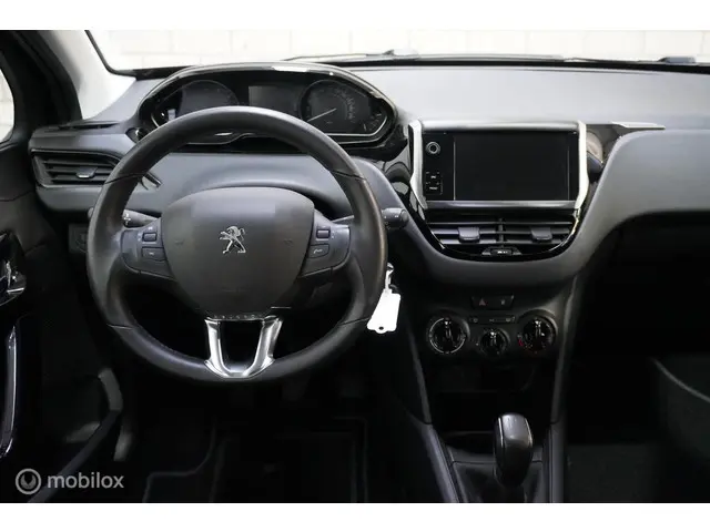 Peugeot 208 1.2 PureTech Signature 2018 Benzine 10