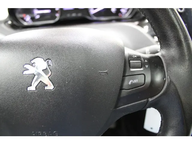 Peugeot 2008 1.2 PureTech Blue Lion 2016 Benzine 17