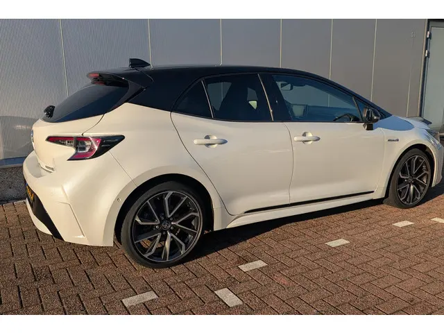 Toyota Corolla 1.8 Hybrid Executive 2020 Hybride Benzine 2