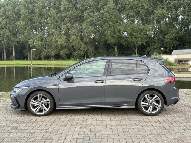 Volkswagen Golf 1.5 eTSI R-Line 2021 Benzine 11