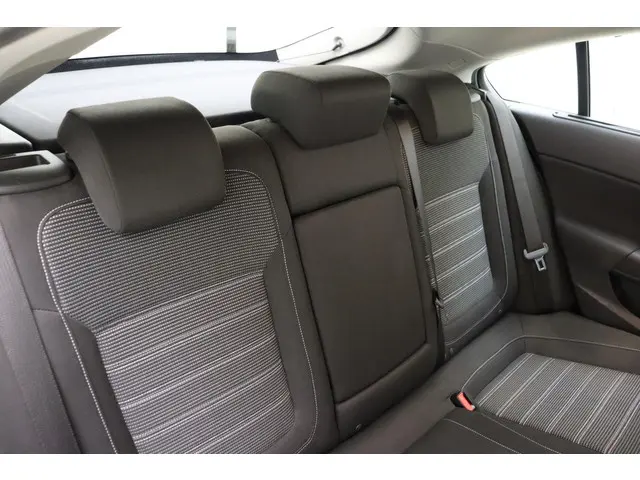Opel Insignia 1.6 T Edition 2014 Benzine 15