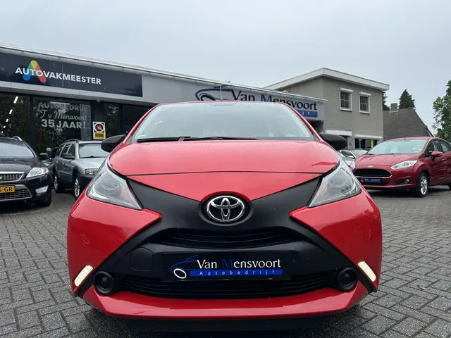 Toyota Aygo 1.0 VVT-i x-now 5 drs 2017 Benzine 7