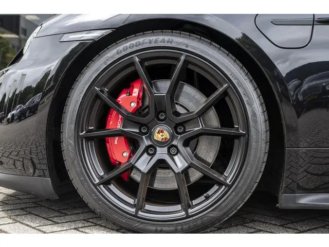 Porsche Taycan Sport Turismo GTS 93 kWh 2023 Elektrisch 9