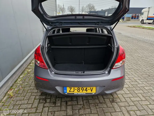 Hyundai i20 1.2i i-Drive 2014 Benzine 6