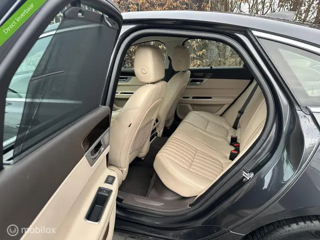 Jaguar XF 2.0d Portfolio 2016 Diesel 32