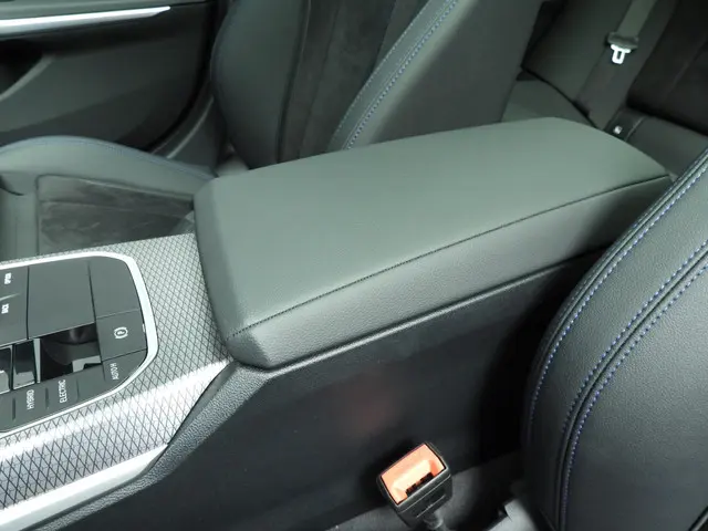 BMW 3 Serie Touring 330e xDrive 2024 Hybride Benzine 23