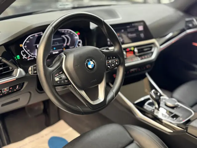 BMW 3 Serie 330e eDrive Edition 2020 Hybride Benzine 21