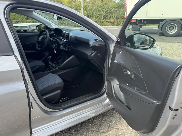 Peugeot 208 1.2 PureTech Like 2021 Benzine 15