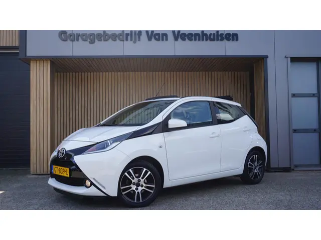 Toyota Aygo 1.0 70pk VVT-i 5Drs x-Wave 2015 Benzine