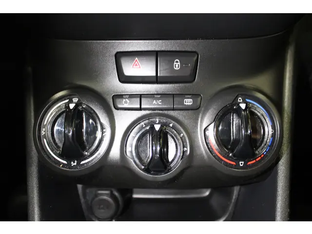 Peugeot 208 1.0 VTi Access 2013 Benzine 10