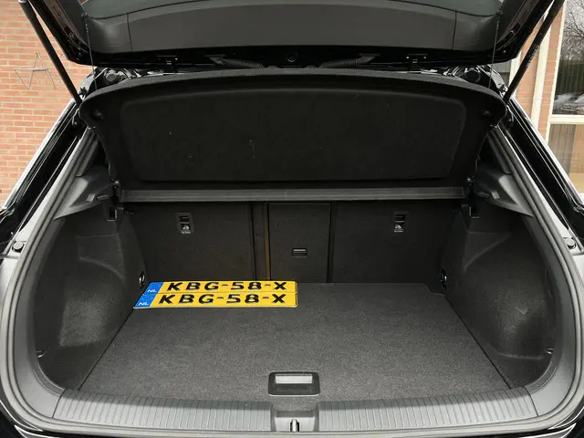 Volkswagen T-Roc 1.5 TSI R-Line Edition 2025 Benzine 39