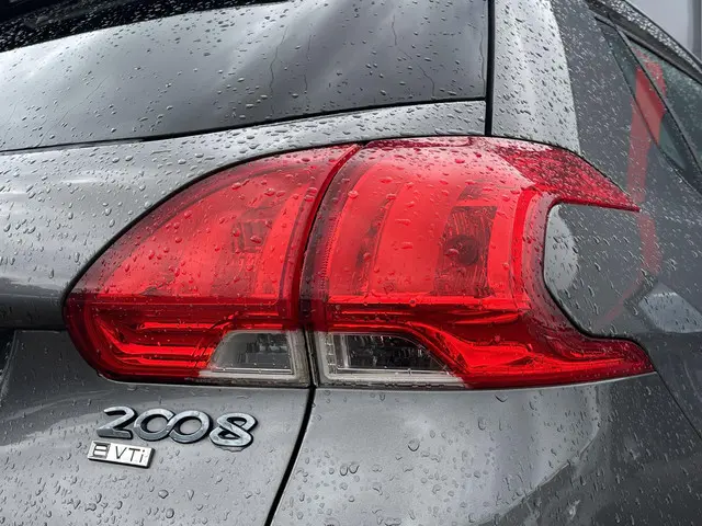 Peugeot 2008 1.2 VTi Active Pack Premium 2014 Benzine 8