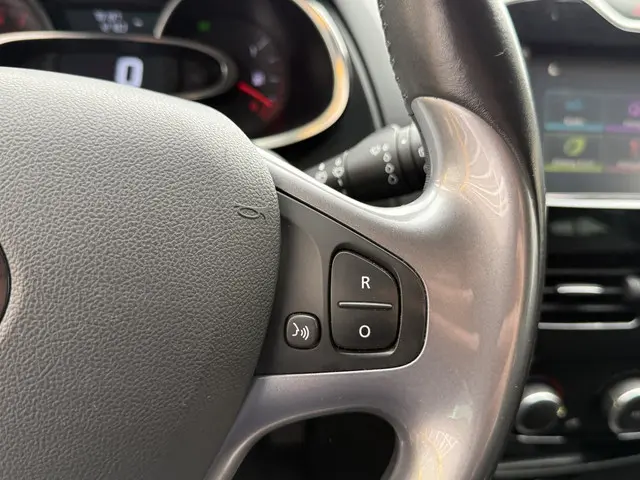 Renault Clio Estate 0.9 TCe Night&Day 2016 Benzine 18