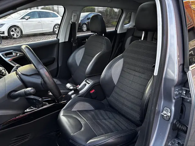 Peugeot 2008 1.2 PureTech Allure 2015 Benzine 8