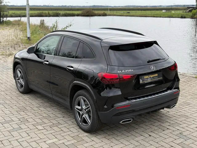 Mercedes-Benz GLA 250 e AMG Line 2024 Hybride Benzine 32