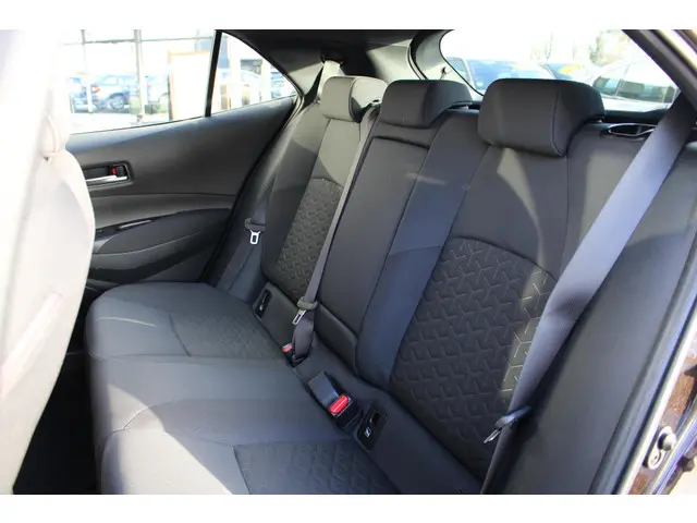 Toyota Corolla 1.8 Hybrid Active 2021 Hybride Benzine 8