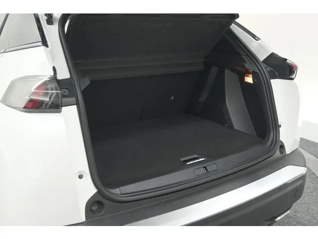 Peugeot 2008 PureTech 130 Allure 2020 Benzine 59