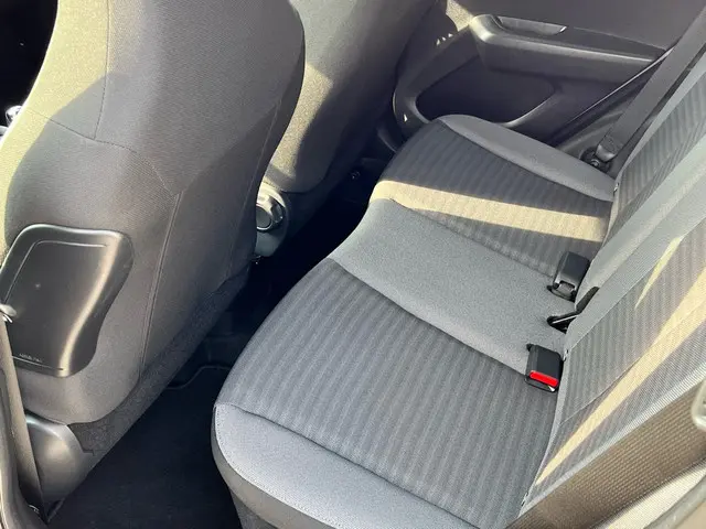 Toyota Aygo 1.0 VVT-i x-joy Automaat 5-deurs 2019 Benzine 32