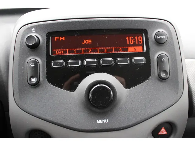 Peugeot 108 Active 1.0 e-VTi 72 2021 Benzine 12