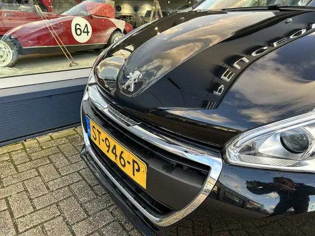 Peugeot 208 1.2 Airco en parkeerhulp 2018 Benzine 34