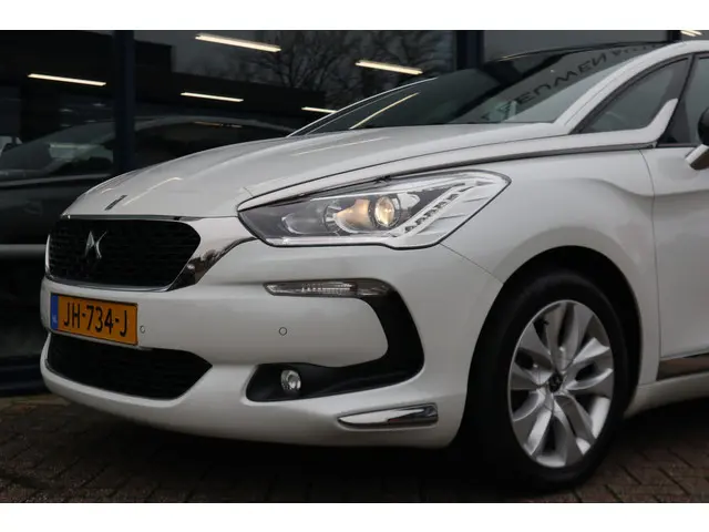 DS DS 5 1.6 THP Business Executive 2016 Benzine 33
