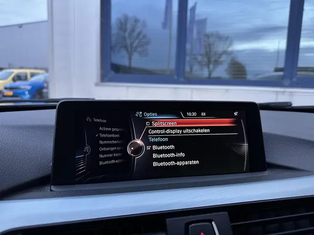 BMW 3 Serie Touring 320i High Executive 2015 Benzine 28