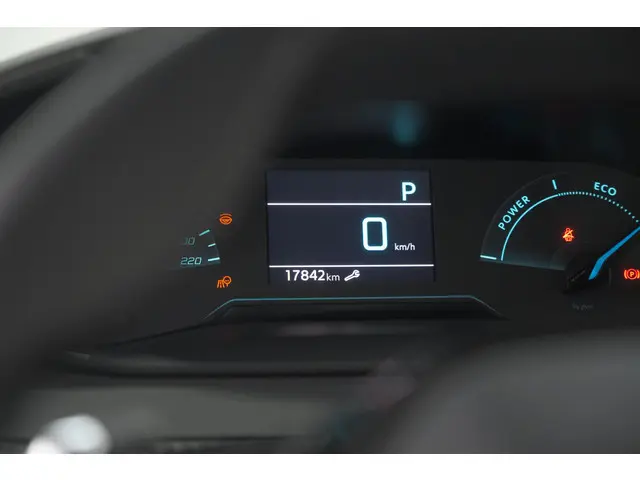 Peugeot 2008 1.2 Hybrid 136 Style 2025 Hybride Benzine 35