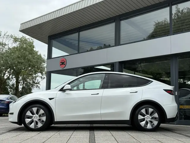 Tesla Model Y 3
