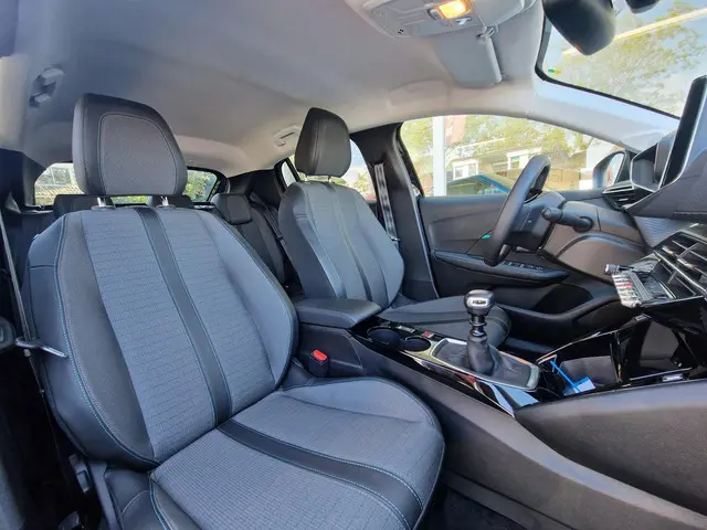 Peugeot 208 1.2 PureTech 100 Allure 2023 Benzine 5