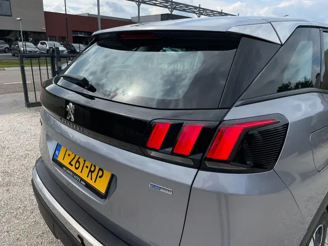 Peugeot 3008 1.2 Première AUTOMAAT, trekhaak. 2017 Benzine 7