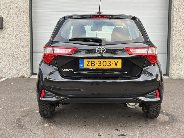 Toyota Yaris 1.5 Hybrid Dynamic 2019 Hybride Benzine 9