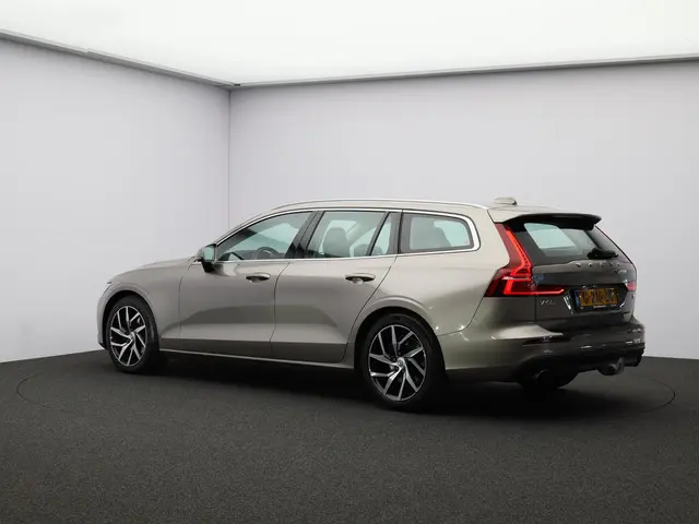 Volvo V60 2.0 T4 Momentum Pro 2020 Benzine 28