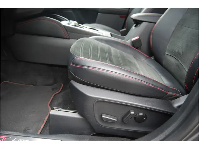 Ford Kuga 2.5 PHEV ST-Line X 225PK 2022 Hybride Benzine 18